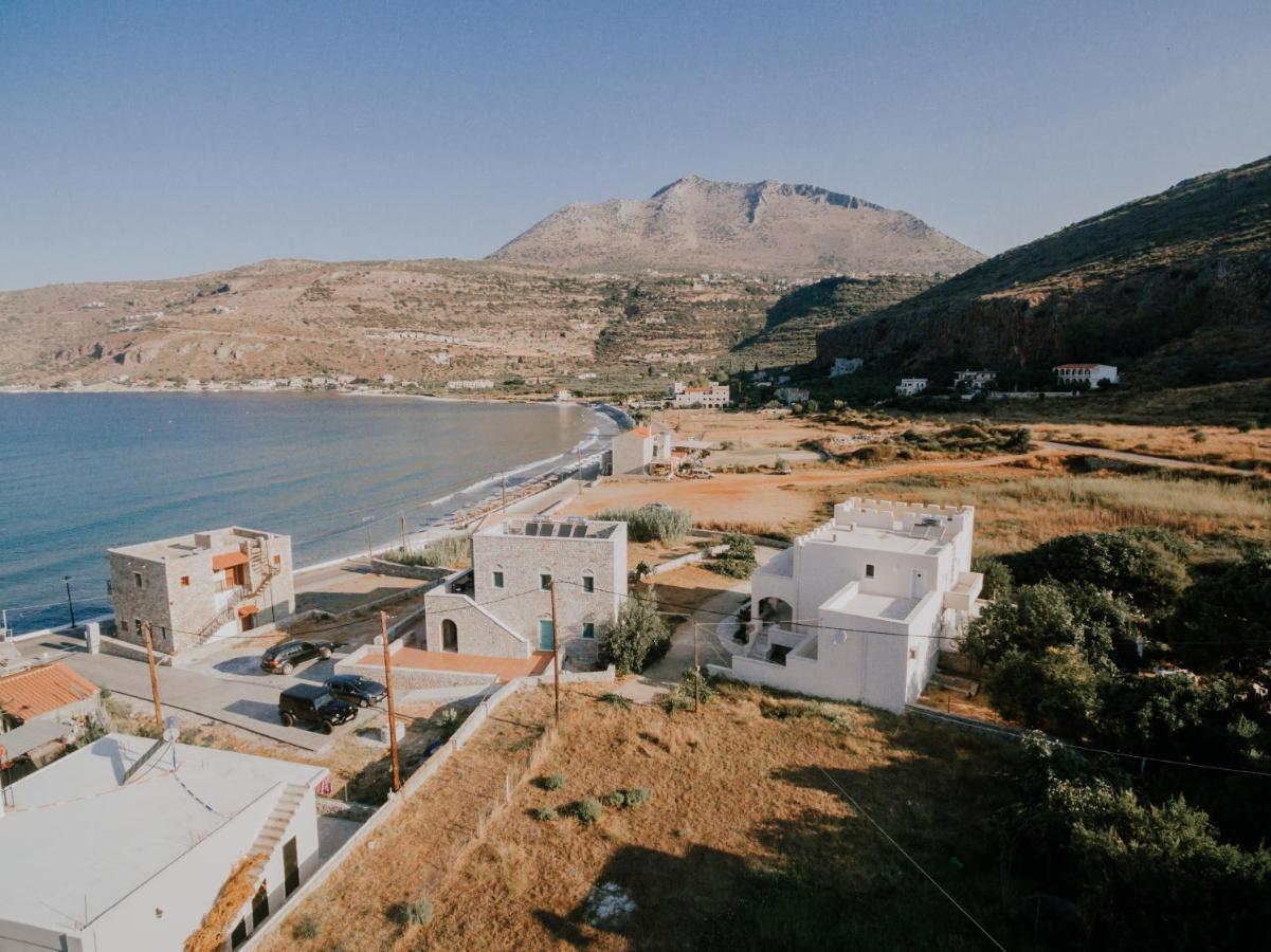 George Seafront Suites Néon Oítilon Екстериор снимка