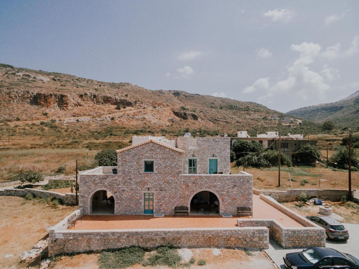 George Seafront Suites Néon Oítilon Екстериор снимка