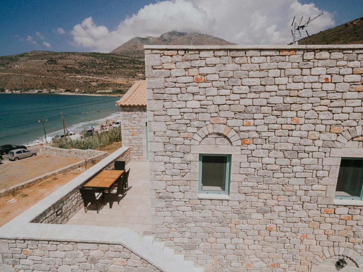 George Seafront Suites Néon Oítilon Екстериор снимка