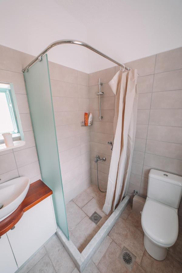 George Seafront Suites Néon Oítilon Екстериор снимка