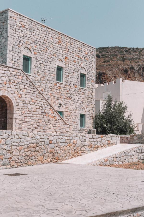 George Seafront Suites Néon Oítilon Екстериор снимка