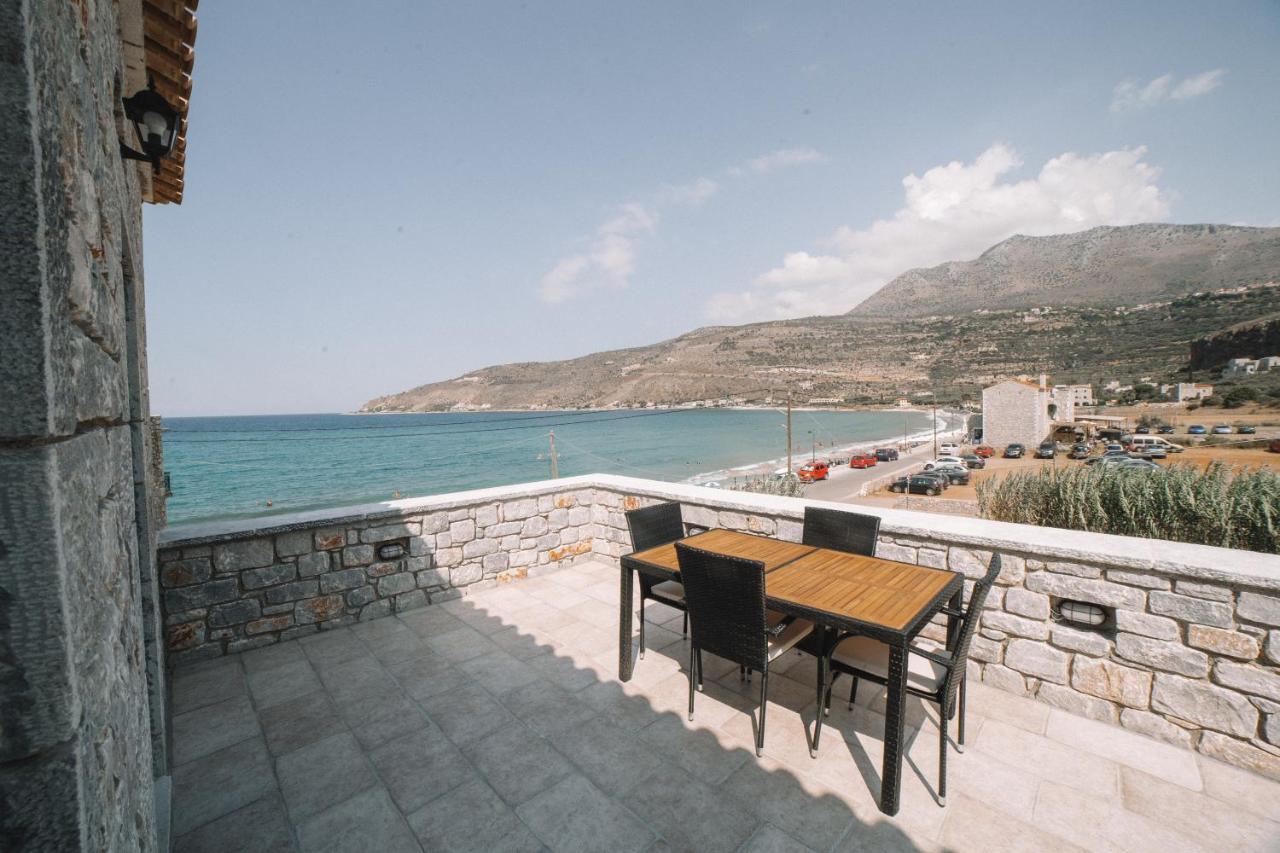 George Seafront Suites Néon Oítilon Екстериор снимка