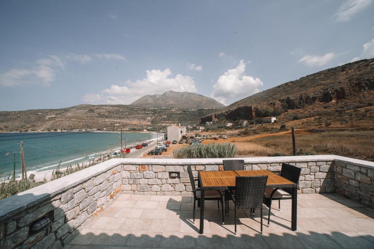 George Seafront Suites Néon Oítilon Екстериор снимка
