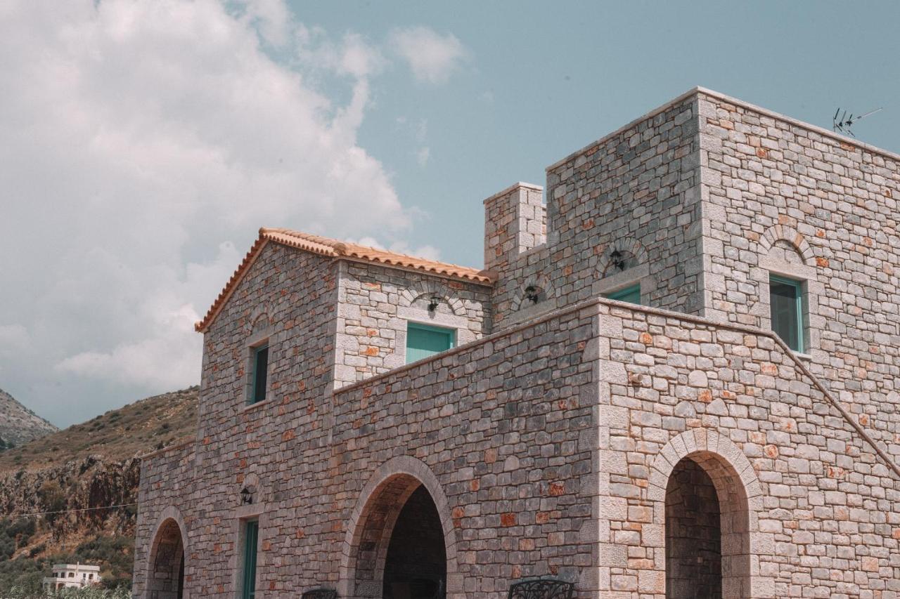 George Seafront Suites Néon Oítilon Екстериор снимка
